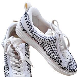 Dolce Vita Nicona Black and Cream Sneakers NIB Sz 8